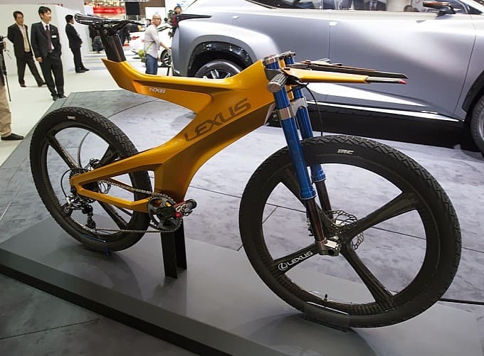 lexus-unveil-new-bike-at-tokyo-show-live-photos-medium_1